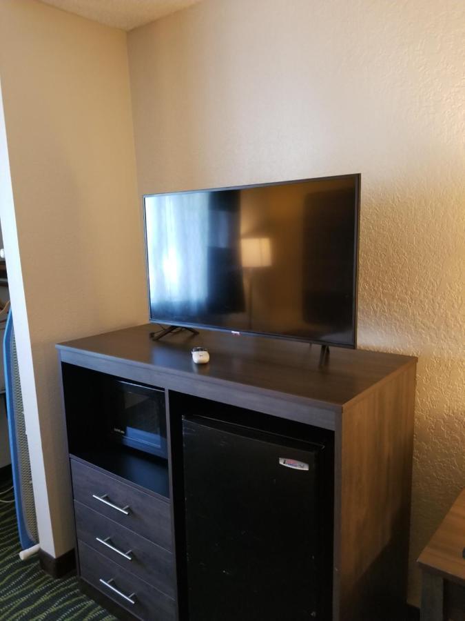 Quality Inn & Suites Leesburg Chain Of Lakes Εξωτερικό φωτογραφία