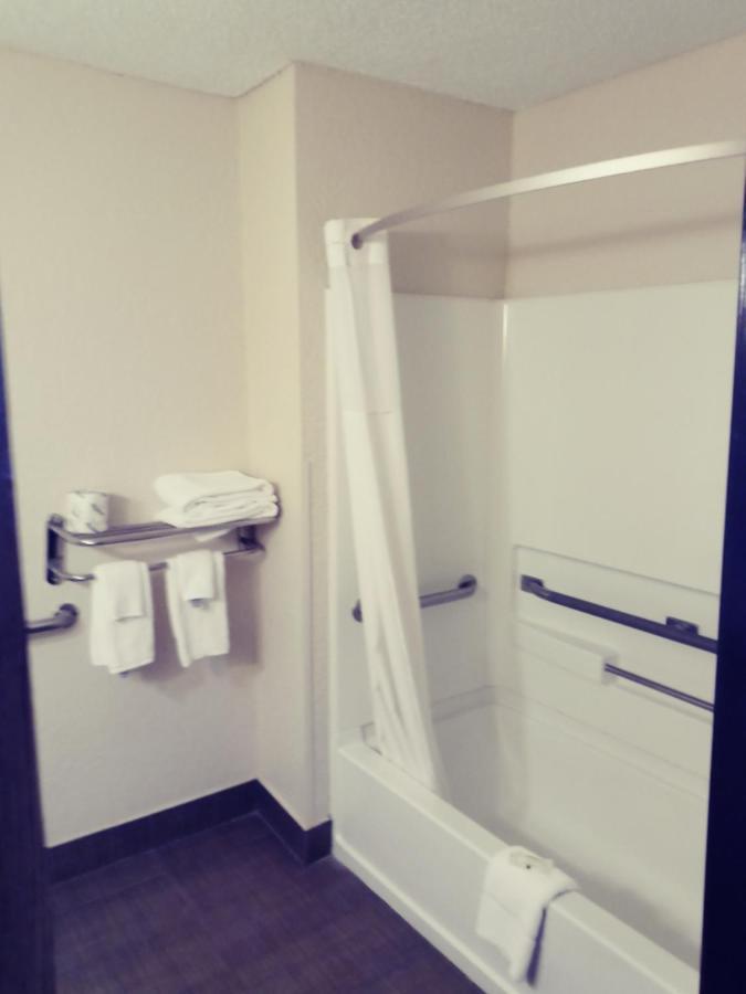 Quality Inn & Suites Leesburg Chain Of Lakes Εξωτερικό φωτογραφία